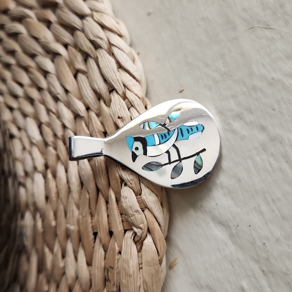 NWOT Native American Zuni Turquoise Inlay Blue Jay Pendant ๐ ๐ฆ - Picture 9 of 11